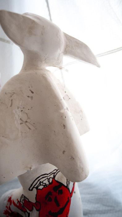 Авторская скульптура "ORBI УЛИЧНЫЙ ХУДОЖНИК": архитектурный гипс, акриловая краска; авторская роспись (061219)