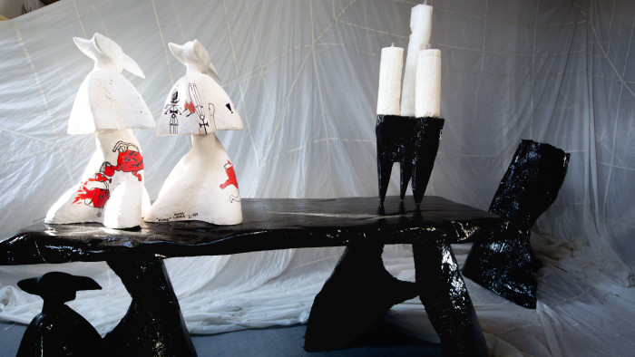 Авторская скульптура "ORBI УЛИЧНЫЙ ХУДОЖНИК": архитектурный гипс, акриловая краска; авторская роспись (061219)