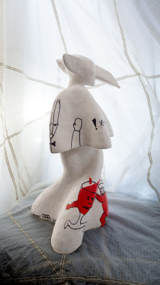 Авторская скульптура "ORBI УЛИЧНЫЙ ХУДОЖНИК": архитектурный гипс, акриловая краска; авторская роспись (061220)