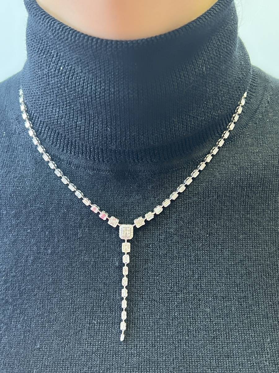 Колье из белого золота с бриллиантами (050741)