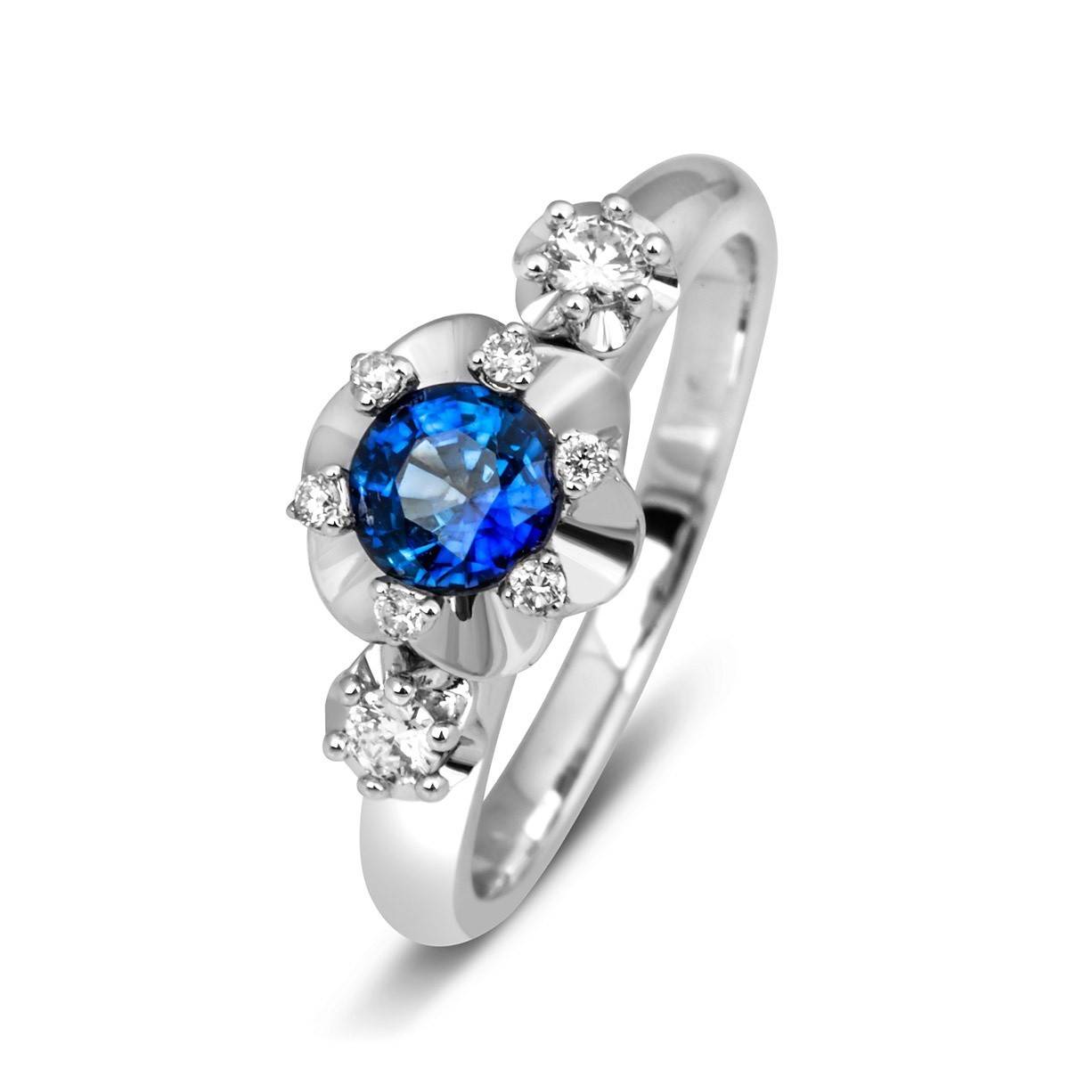 Кольцо с сапфиром и бриллиантами из белого золота (014219)