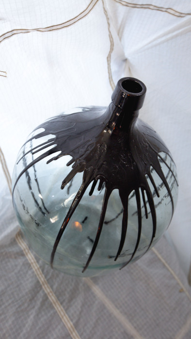 Авторская напольная ваза “URBIORBI” (авторская глазурь, винтажная бутылка 19 век) (061223)