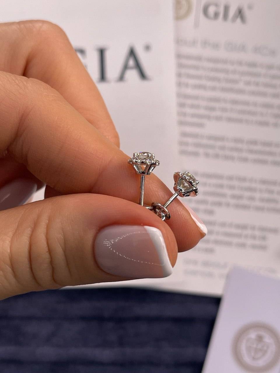 Серьги пусеты из белого золота с бриллиантами (054463)