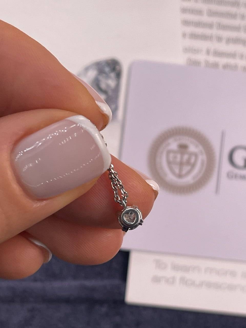 Колье из белого золота с бриллиантом (046249)