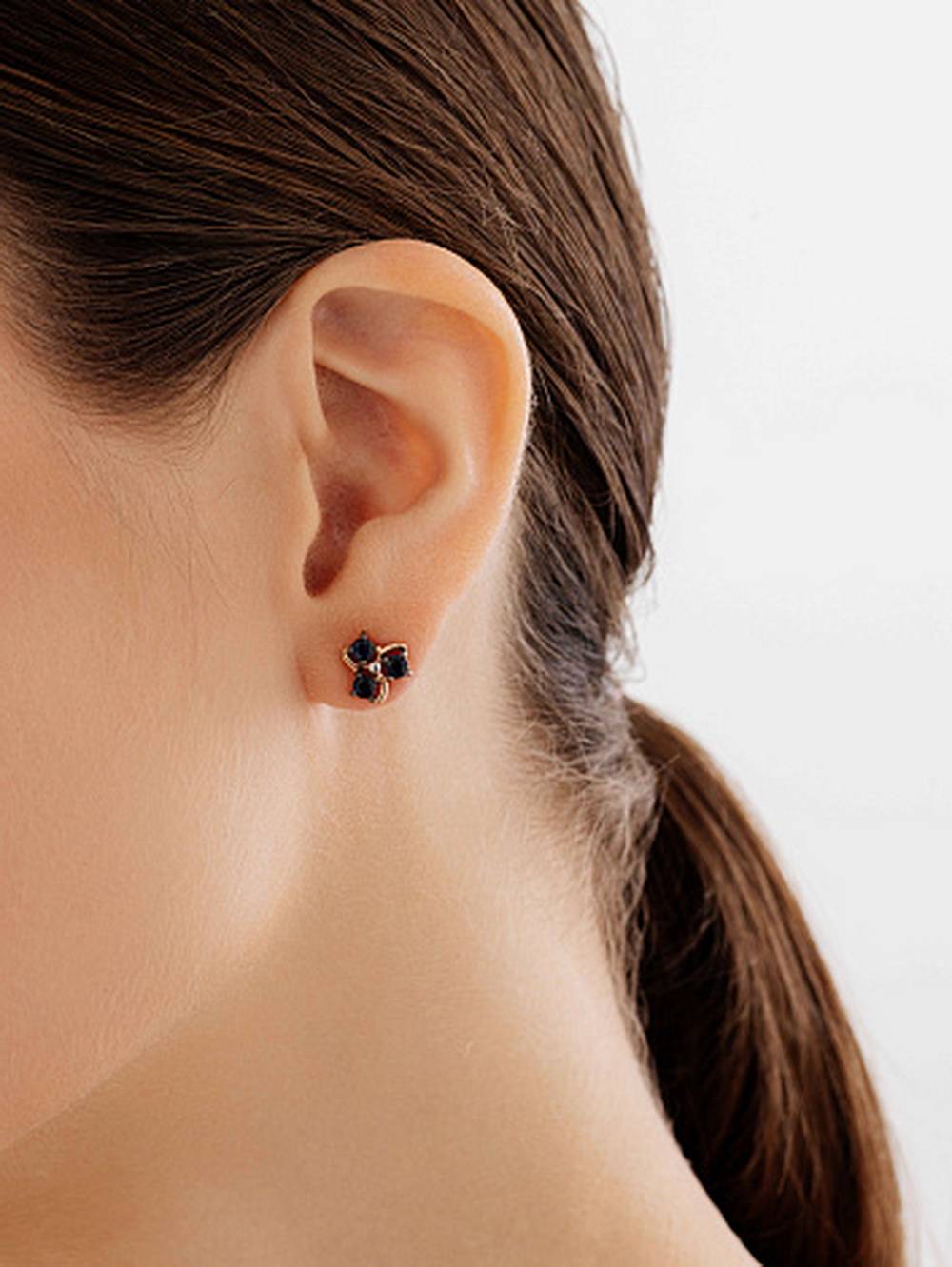 Серьги пусеты из красного золота с сапфирами (053700)