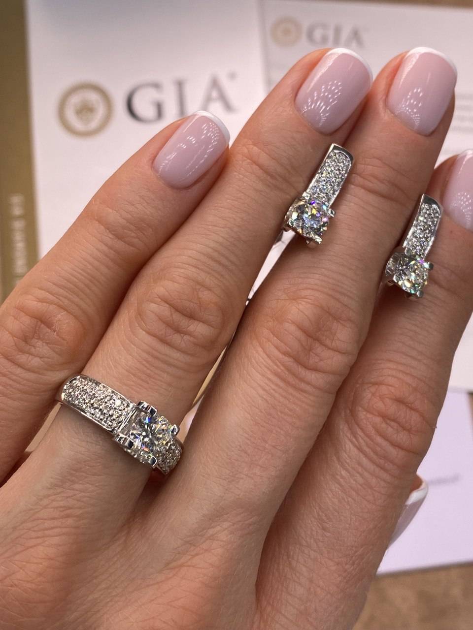 Серьги из белого золота с бриллиантами  (054462)