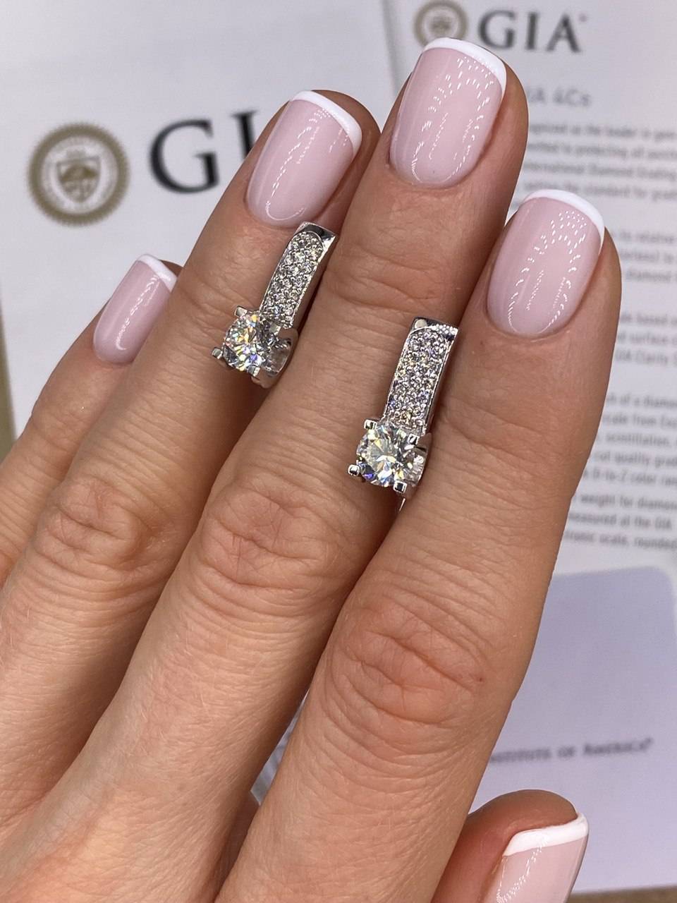 Серьги из белого золота с бриллиантами  (054462)