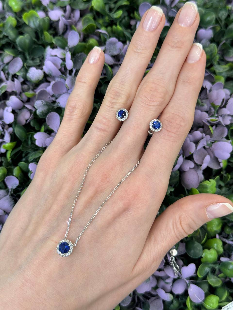 Серьги пусеты из белого золота с бриллиантами и сапфирами (050226)