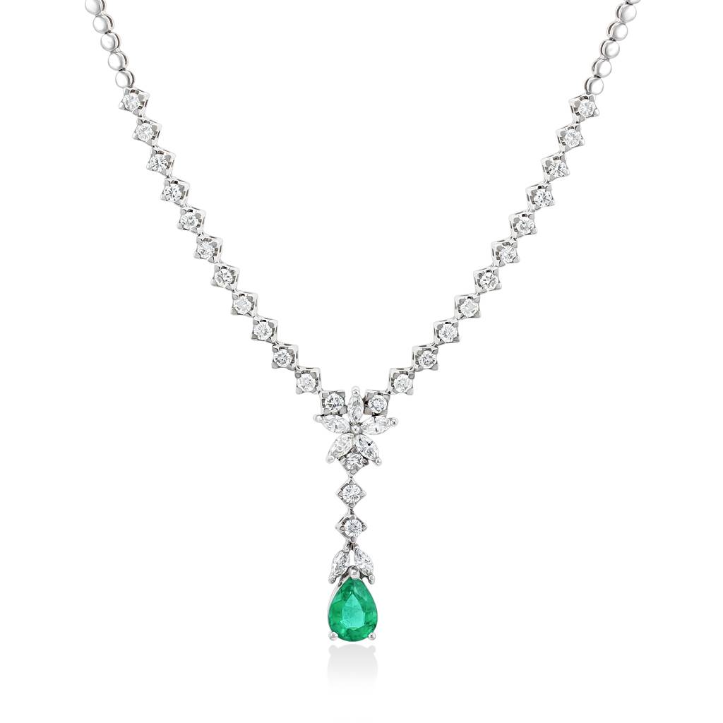 Колье из белого золота с бриллиантами и изумрудом (052329)