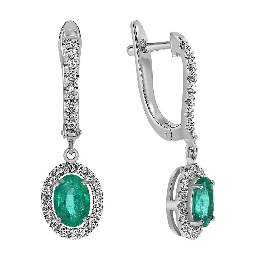 Серьги из белого золота с бриллиантами и изумрудами (061118)