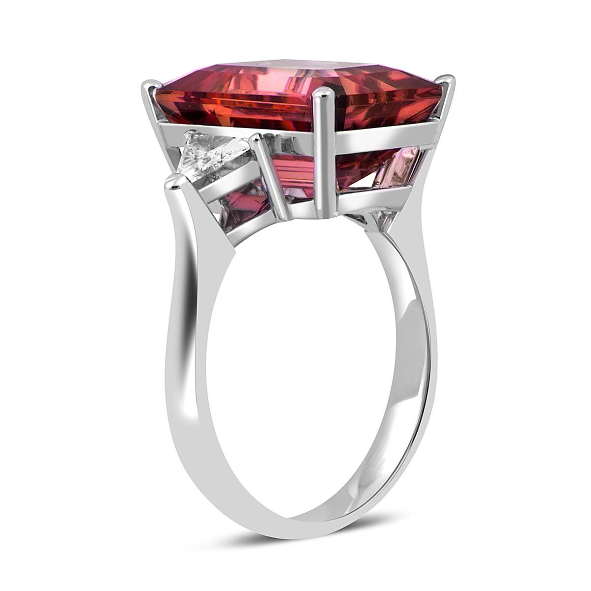 Помолвочное кольцо из белого золота с бриллиантами и тумрмалином (051198)