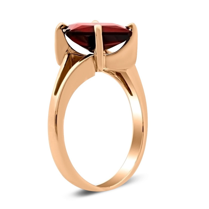 Кольцо из красного золота с гранатом (028562)