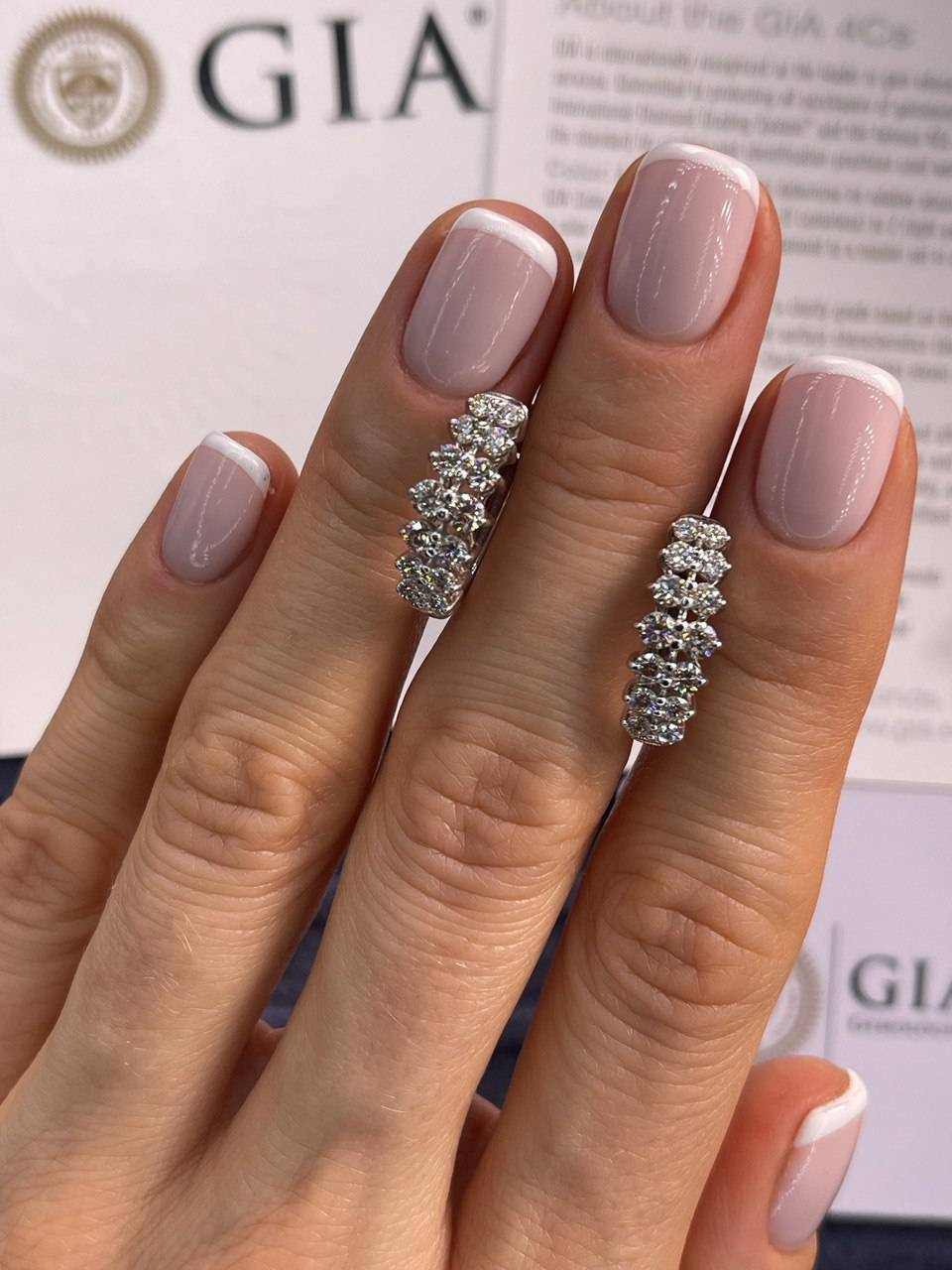 Серьги из белого золота с бриллиантами (053715)