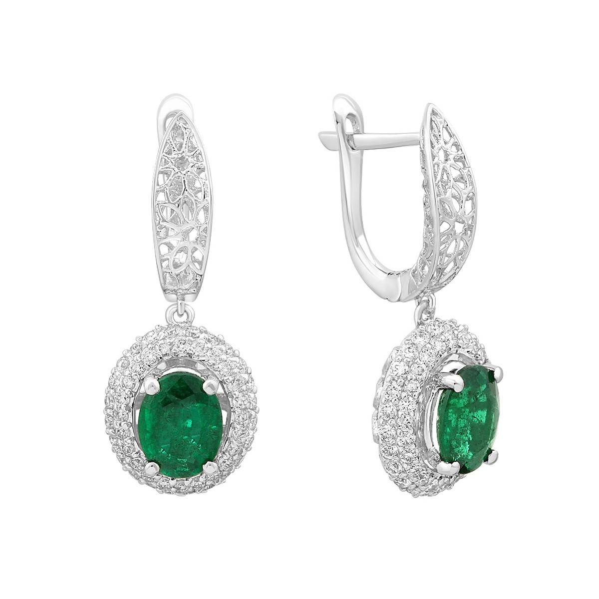 Серьги из белого золота с бриллиантами и изумрудами (025260)