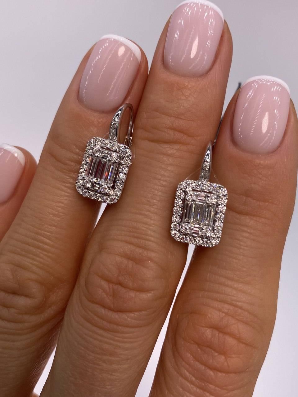 Серьги из белого золота с бриллиантами 