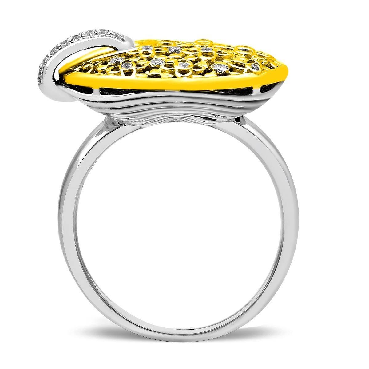 Кольцо из комбинированного золота с бриллиантами (025210)