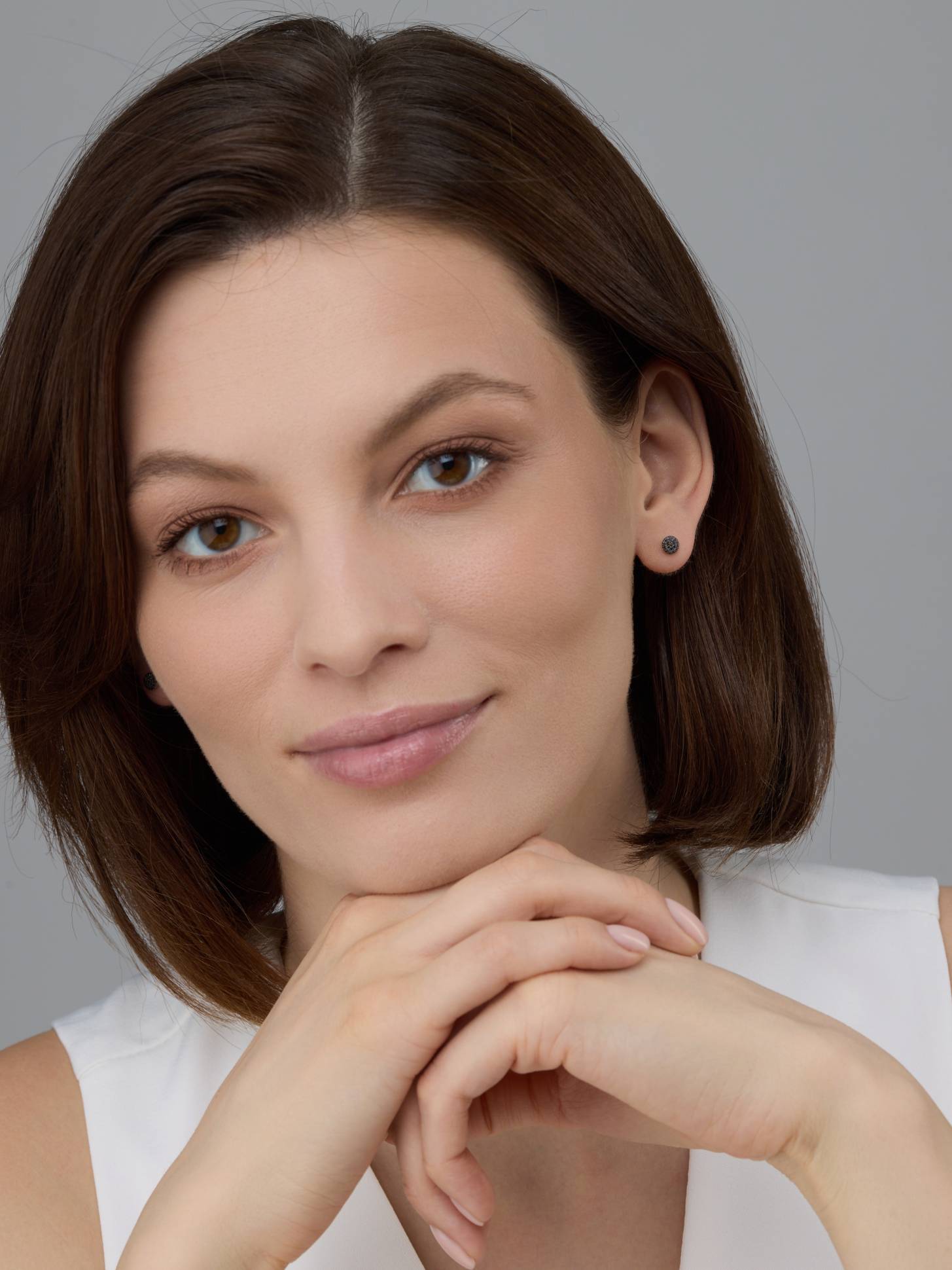 Серьги пусеты из белого золота с чёрными бриллиантами (046967)