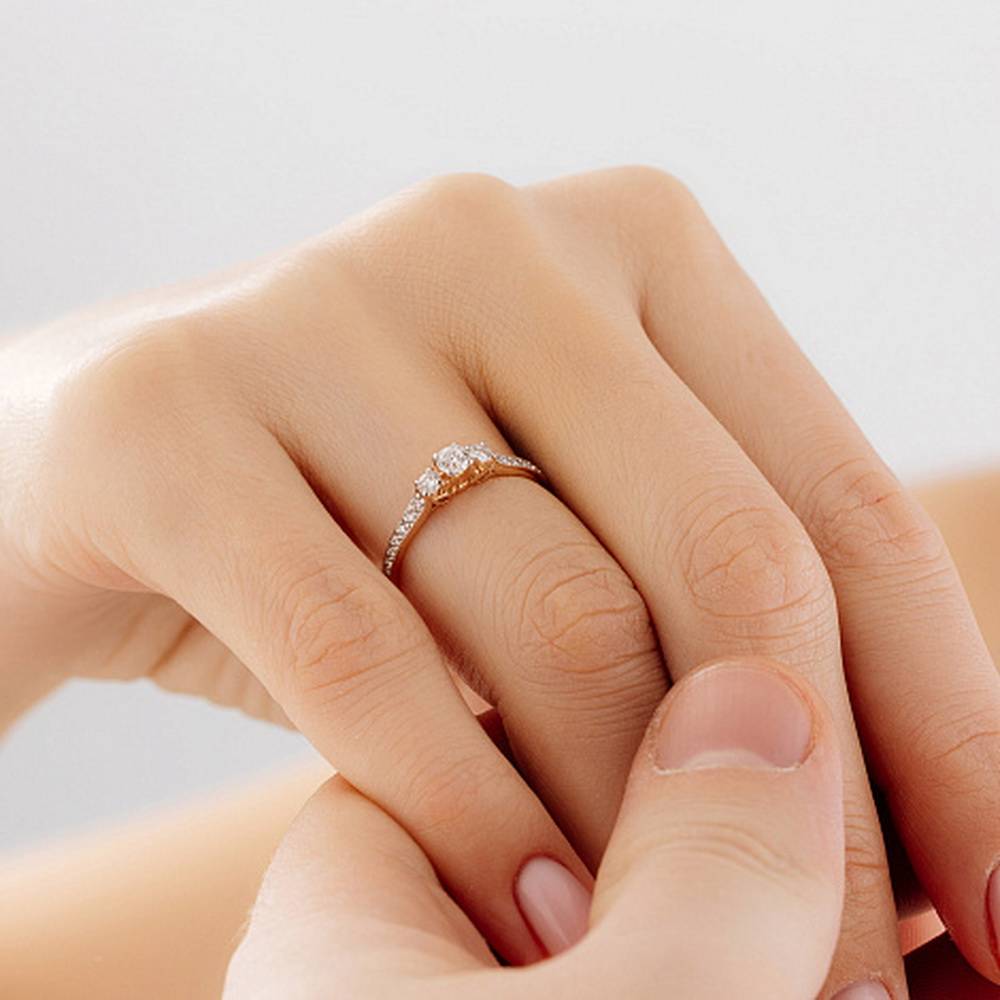 Помолвочное кольцо из красного золота с бриллиантами (053650)