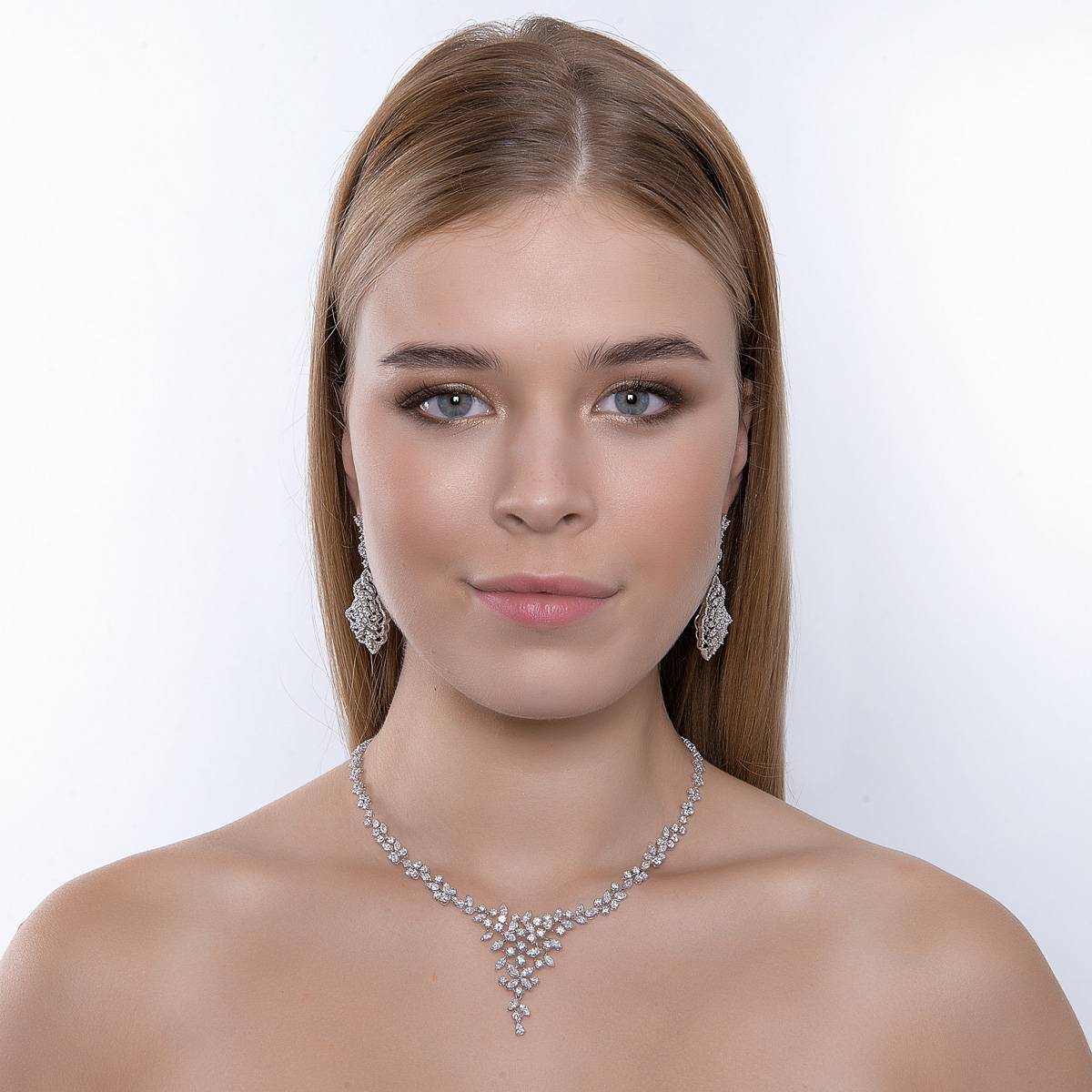 Серьги из белого золота с бриллиантами (025388)