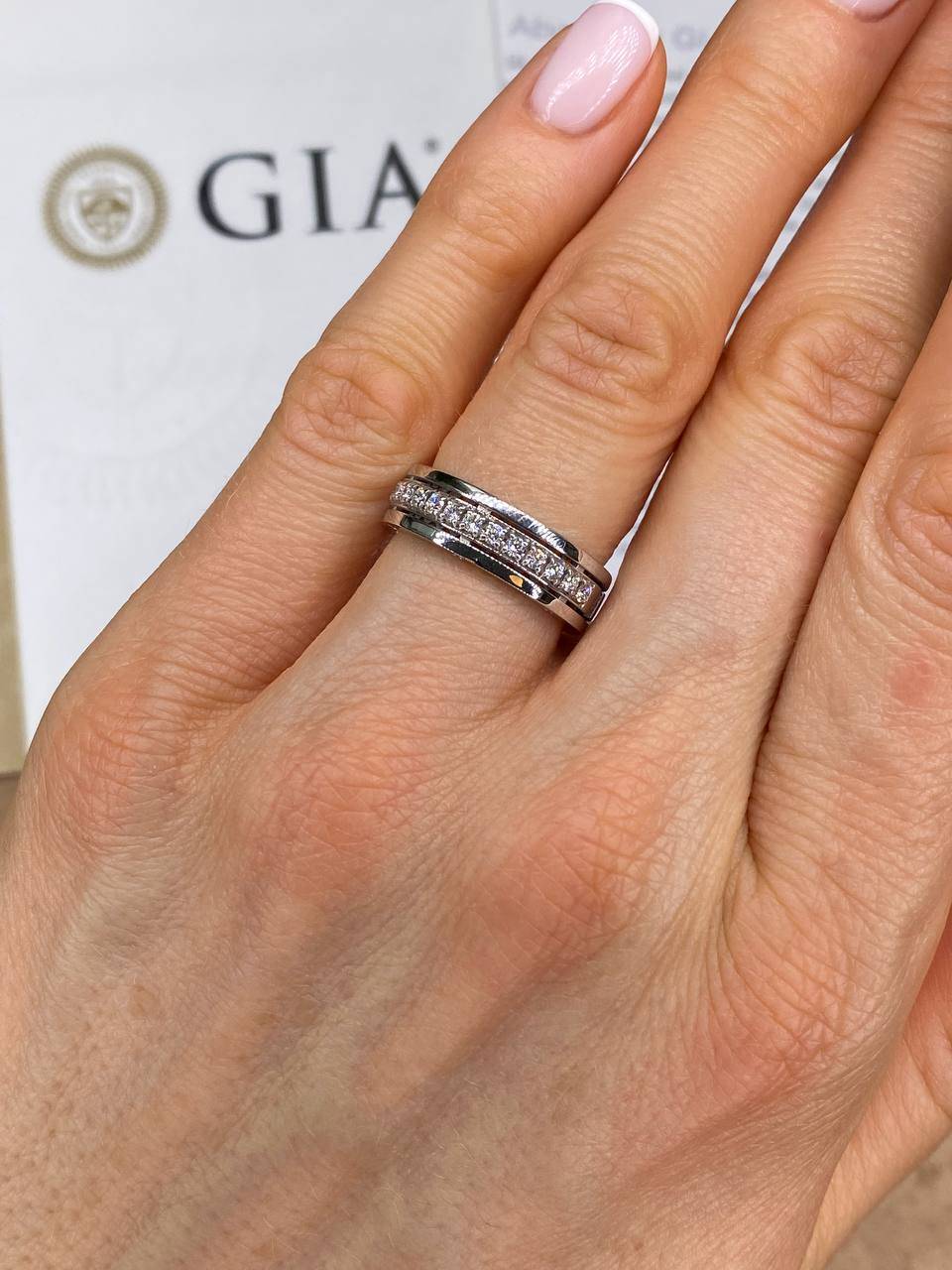 Обручальное кольцо из белого золота с бриллиантами (054294)