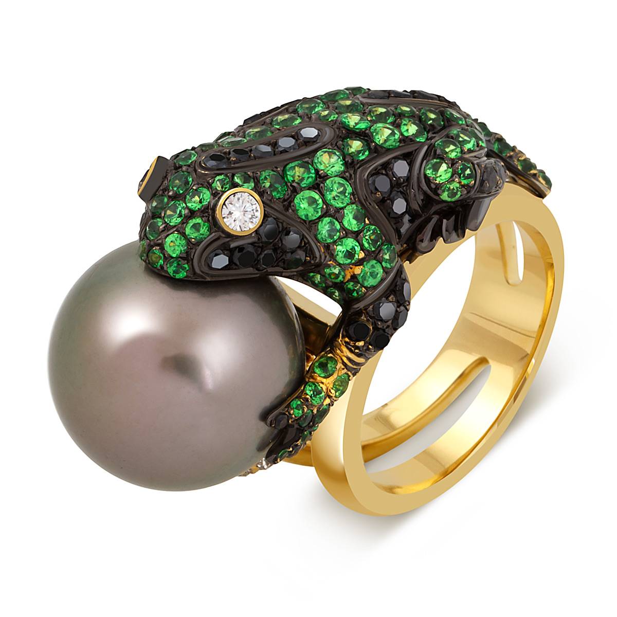 Кольцо из жёлтого золота с бриллиантами, тсаворитами и жемужиной 