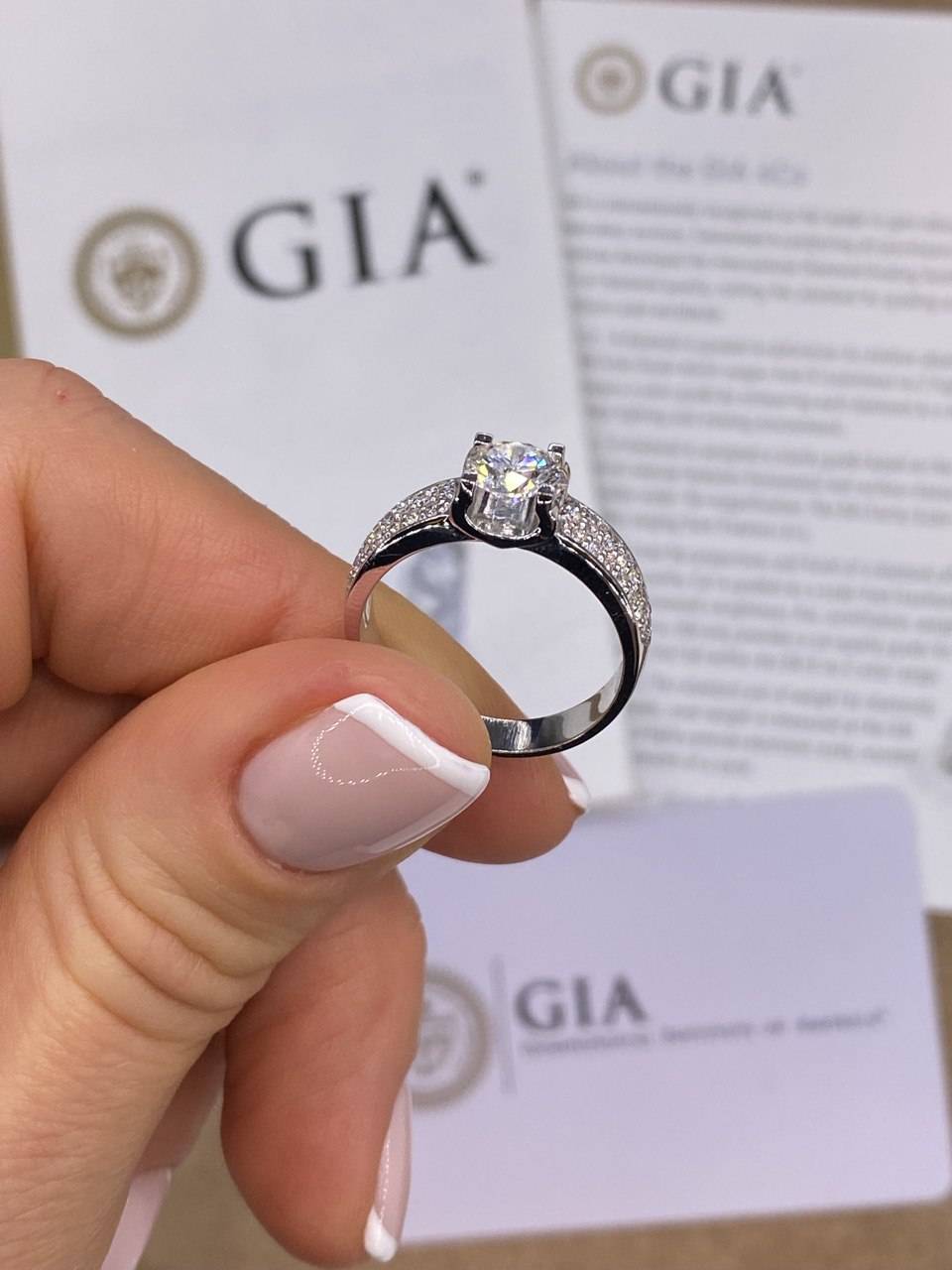 Помолвочное кольцо из белого золота с бриллиантами  (054430)