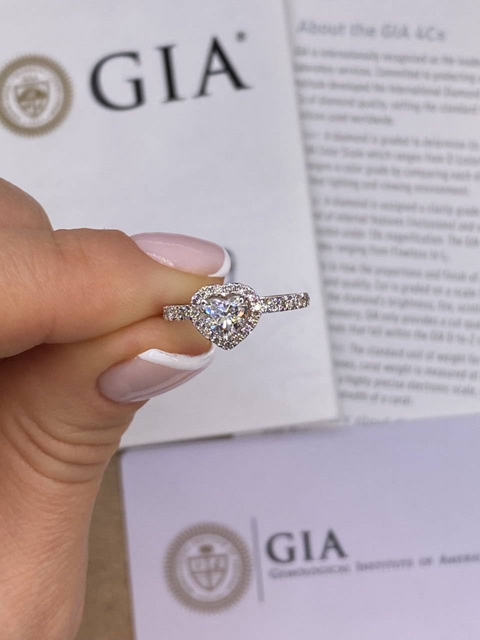 Помолвочное кольцо из белого золота с бриллиантами (054380)