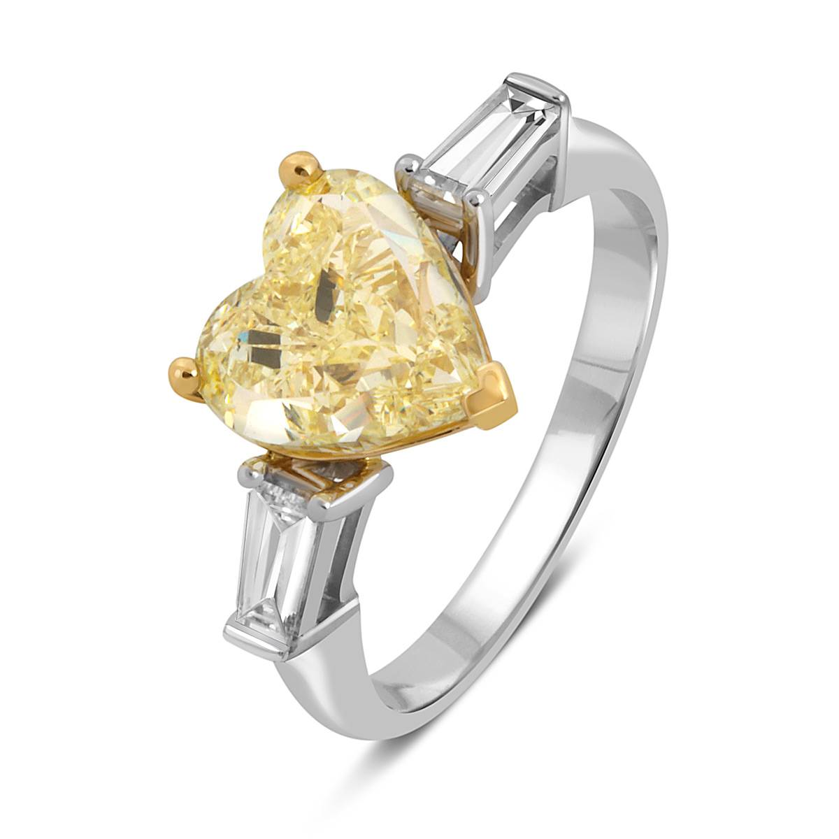 Помолвочное кольцо из белого золота с бриллиантами 