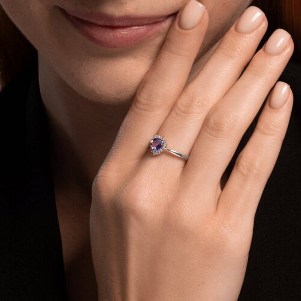 Помолвочное кольцо из белого золота с бриллиантами и танзанитом 