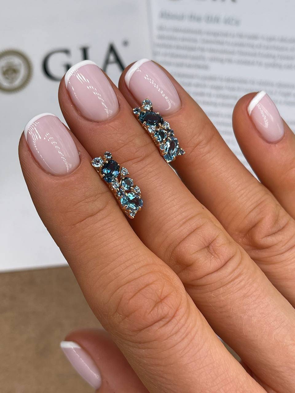 Серьги из красного золота с топазами (027789)