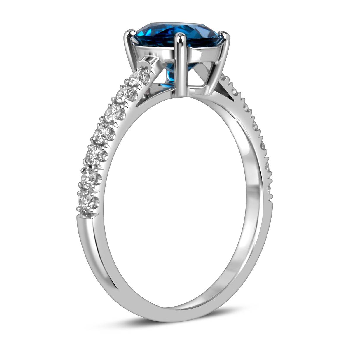 Кольцо из белого золота с бриллиантами и топазом (060172)