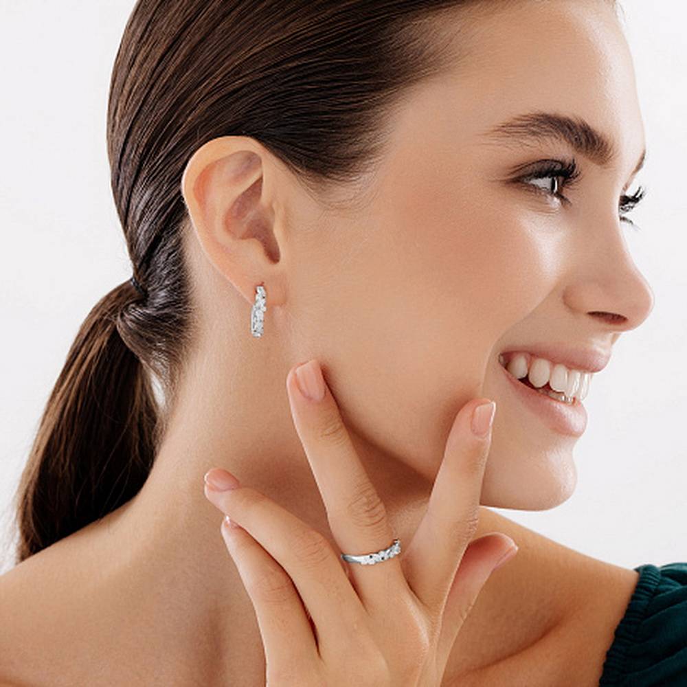 Серьги из белого золота с бриллиантами (053678)