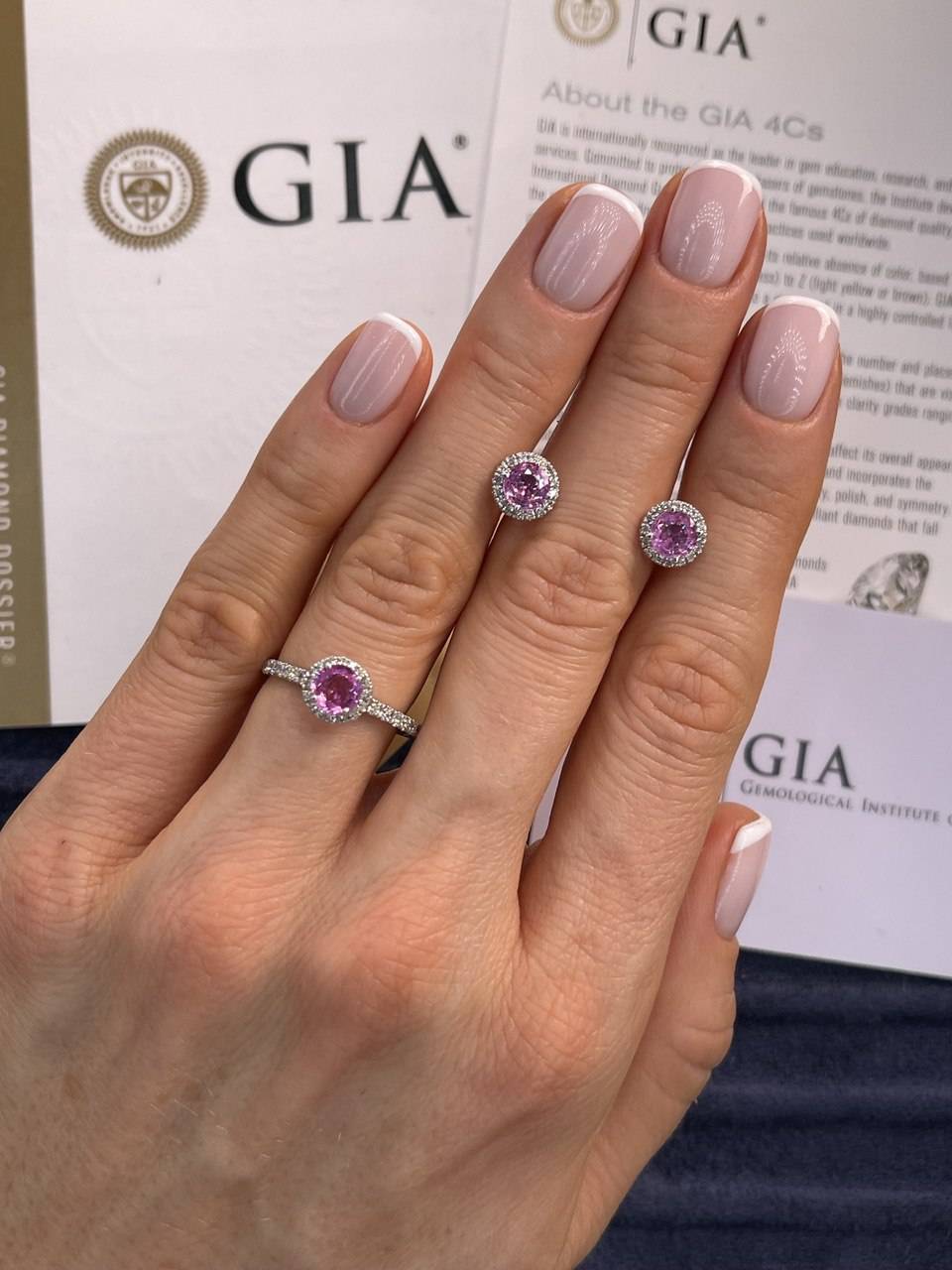 Серьги пусеты из белого золота с бриллиантами и розовыми сапфирами (052503)