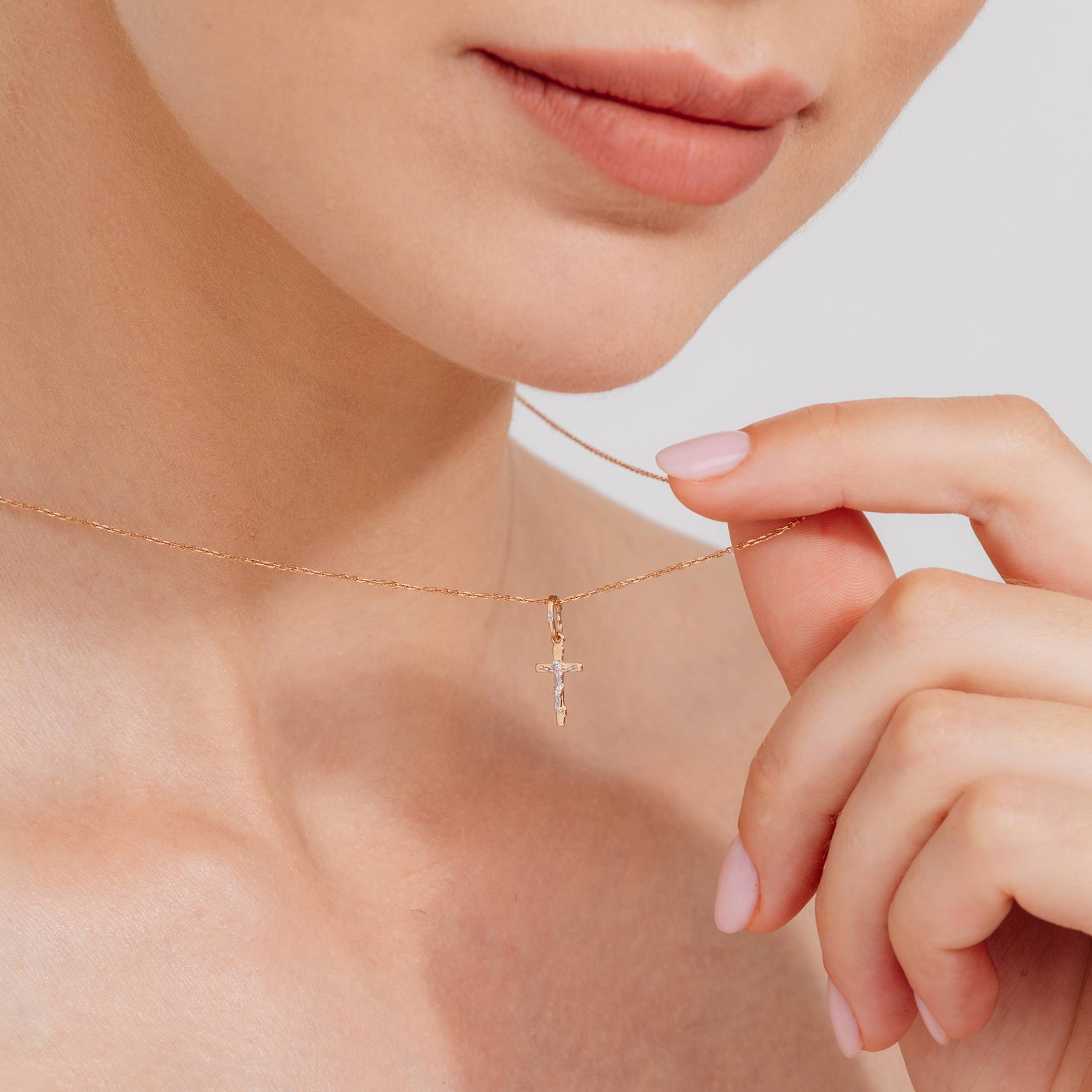 Кулон крест из комбинированного золота с бриллиантом (039521)