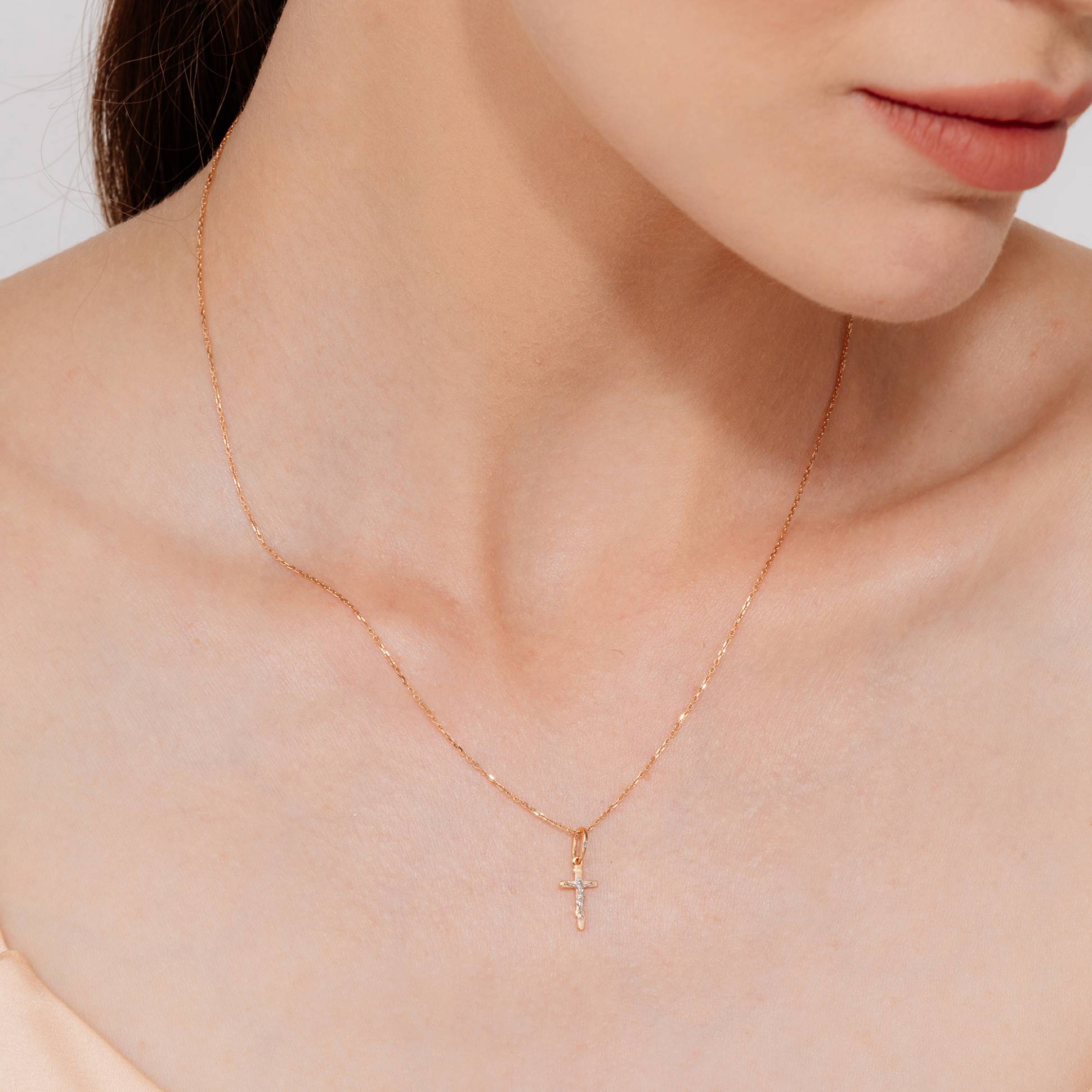 Кулон крест из комбинированного золота с бриллиантом (039521)