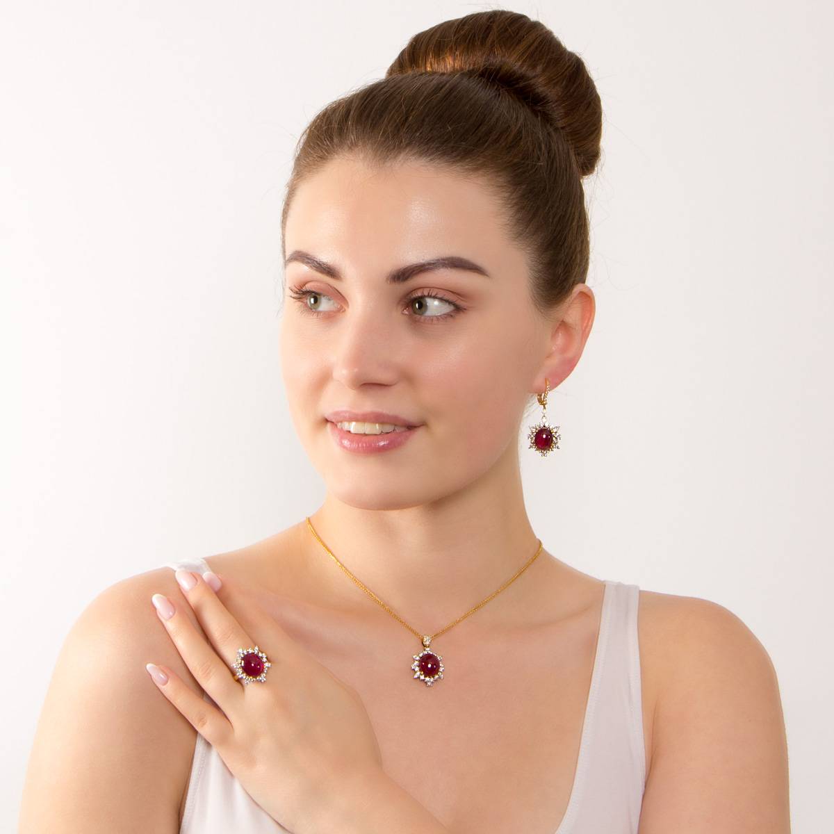 Серьги из желтого золота с бриллиантами и рубинами (009622)