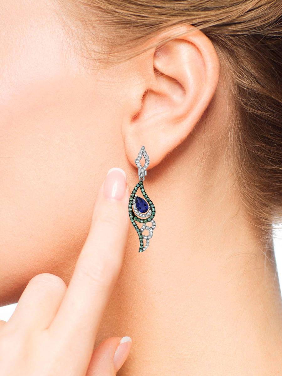 Серьги из белого золота с бриллиантами, иолитами и голубыми гранатами (011391)