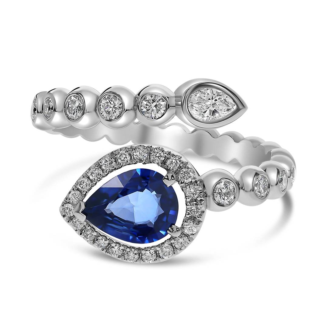 Кольцо из белого золота с бриллиантами и сапфиром (060546)